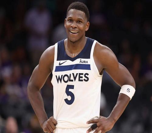 “目标是五块金牌！”深圳少年突遭截瘫一年后泳池夺金（深圳少年突遭截瘫一年后泳池夺金，立下五金目标）