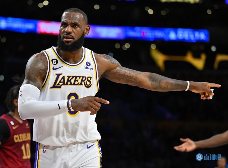 皇马本泽马梅开二度助球队获胜（本泽马双响助皇马全取三分）