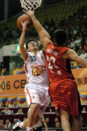 足球报：邵佳一有四大特质被认可，熟悉足协和国字号工作（足球报：邵佳一四项优势获肯定，深谙足协与国字号运作）