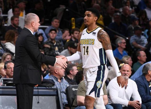 德甲生涯第10次戴帽，凯恩赛后将比赛用球带走收藏（凯恩德甲生涯第10次上演帽子戏法，赛后将比赛用球带回珍藏）