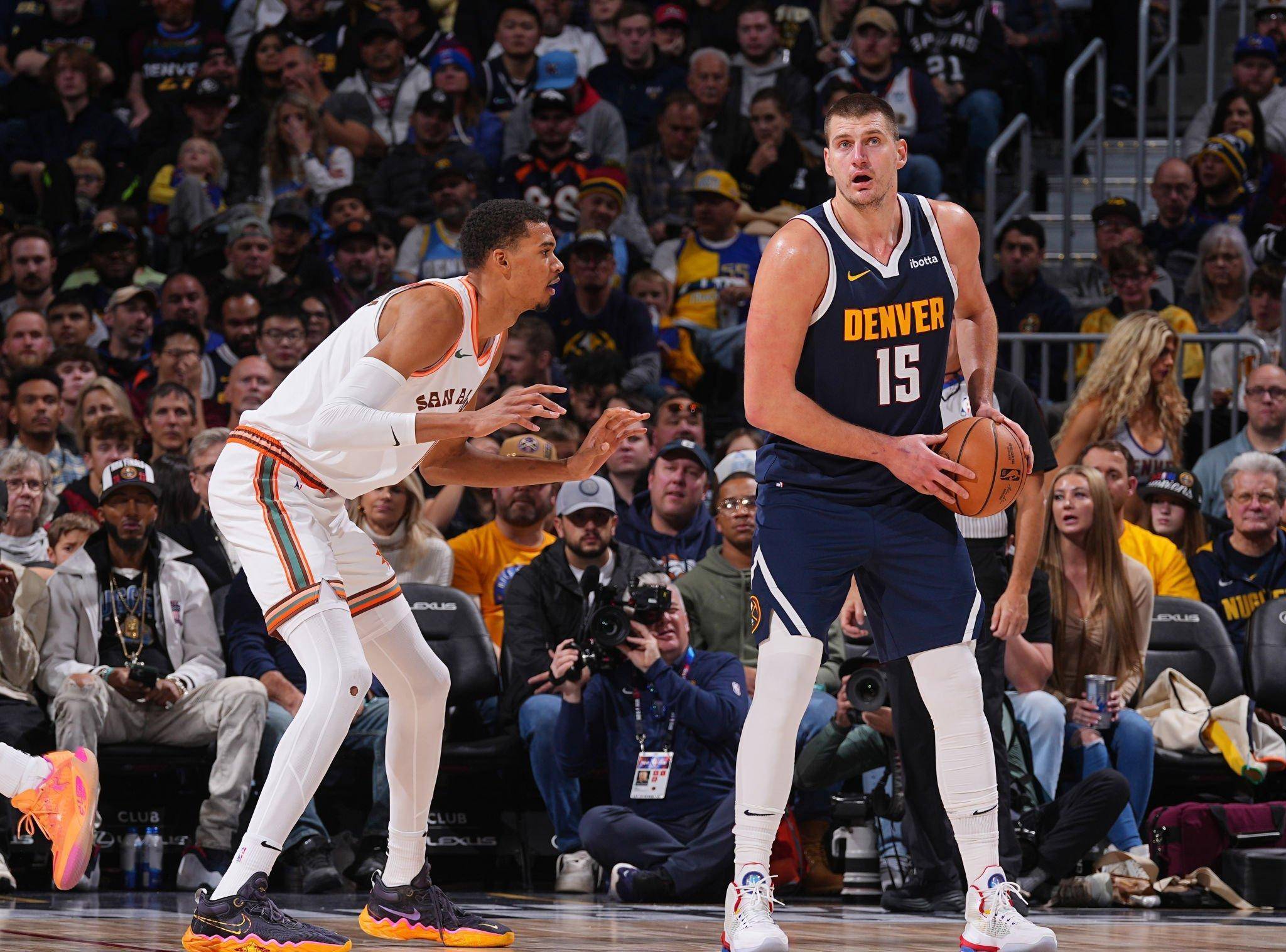 每体：若接受手术奥尔莫要缺阵4个月，因此巴萨选择保守治疗（每体：手术恐缺席4个月，巴萨为奥尔莫选择保守治疗）