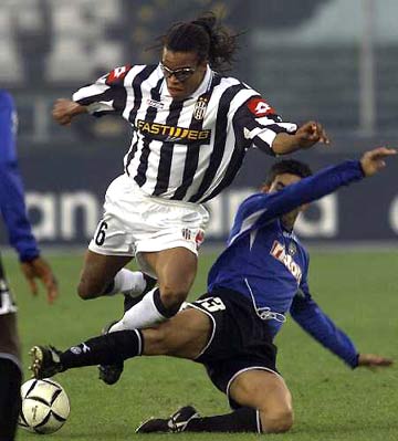 查马克：欣赏阿德利希望代表法国出战的坦率，不像谢尔基很装（查马克：赞阿德利坦言愿为法国效力，谢尔基则显得做作）