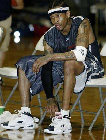 官方：巴萨与24岁后卫埃里克-加西亚续约至2031年（巴萨官方宣布：24岁后卫埃里克·加西亚续约至2031年）