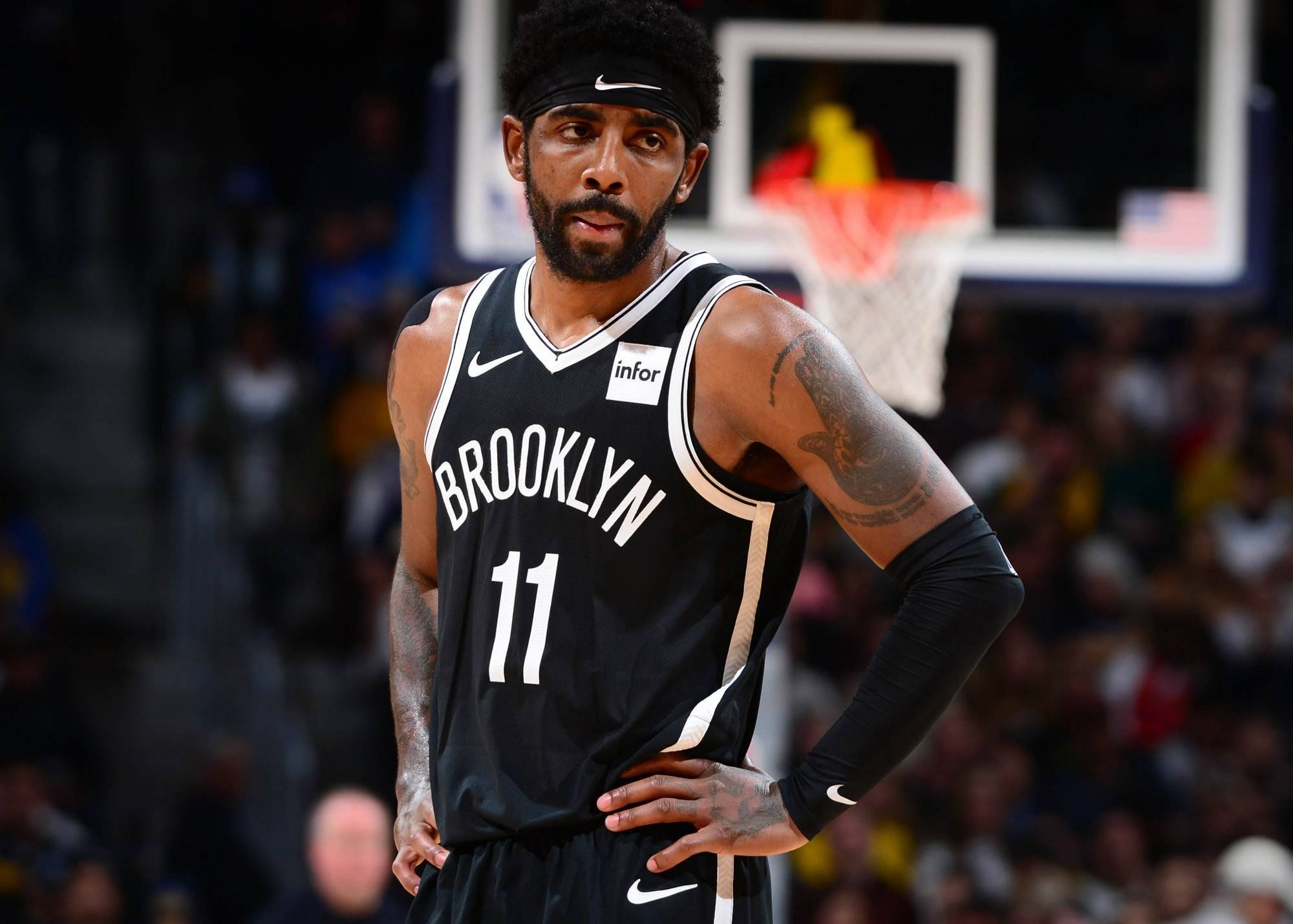 顶着防守也能进，这是神？（硬抗防守依然命中，他是神吗？）