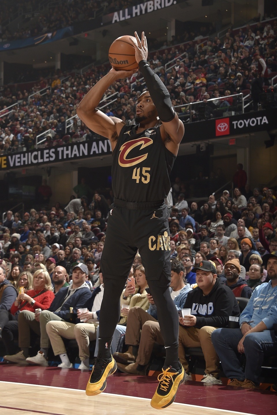 米体：弗拉霍维奇将在伦敦接受手术，目标是明年三月复出（米体：弗拉霍维奇赴伦敦接受手术，预计明年三月回归）