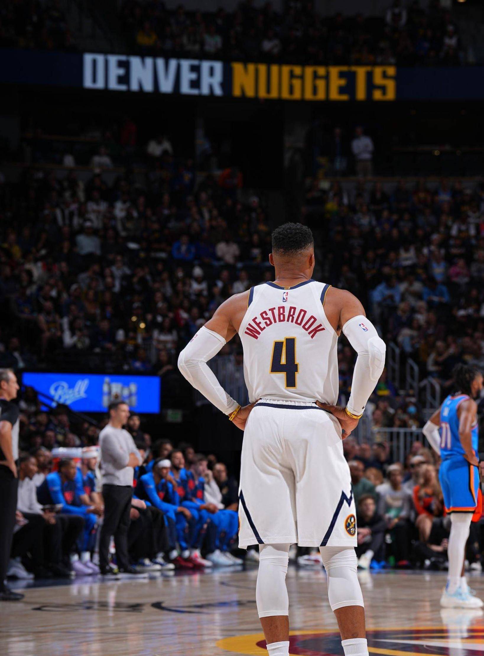 被球迷询问是否会考虑加盟阿森纳，库尼亚大笑回应（被问是否加盟阿森纳，库尼亚笑着回应）