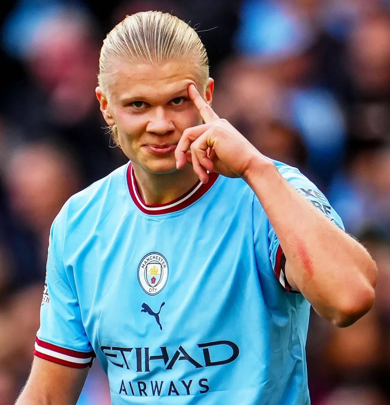 塞梅尼奥锁喉达洛特没被罚下，曼联球迷愤怒：换胖虎早被罚下（塞梅尼奥锁喉达洛特逃红，曼联球迷怒称：换胖虎早被逐出场）