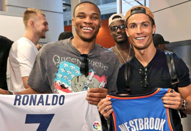 女足协杯决赛战报：闫琪破门，长春大众卓越2-0广东女足夺冠（闫琪建功，长春大众卓越2-0广东女足夺得女足协杯冠军）