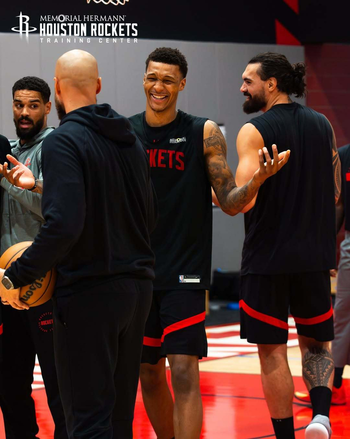 Shams：独行侠愿意聆听关于加福德+汤普森+拉塞尔的报价（Shams：独行侠对加福德、汤普森、拉塞尔的交易报价持开放态度）