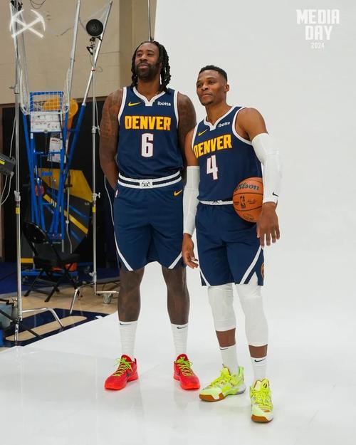 🎮HLE 2-0 DK：许哥一分钟倒两次无力再战，HLE再下一城（🎮HLE 2-0 DK：许哥一分钟连倒两次无力回天，HLE再取一城）