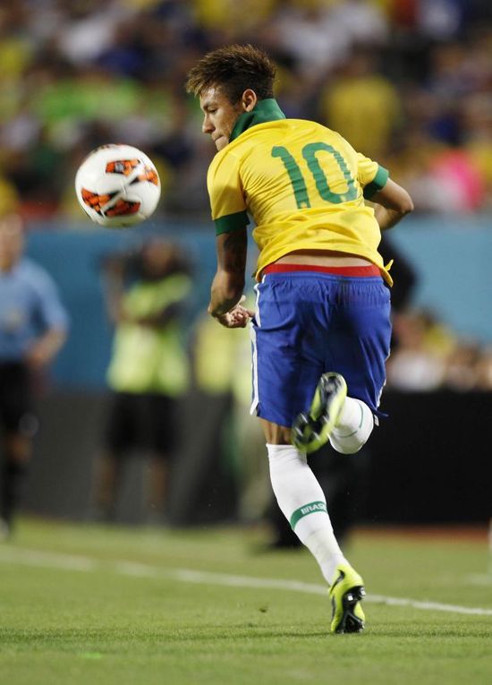 足球报：亚泰本赛季主要问题是资金不足，开局赛程也埋下伏笔（足球报：亚泰陷入资金短缺，艰难开局埋下赛季隐忧）