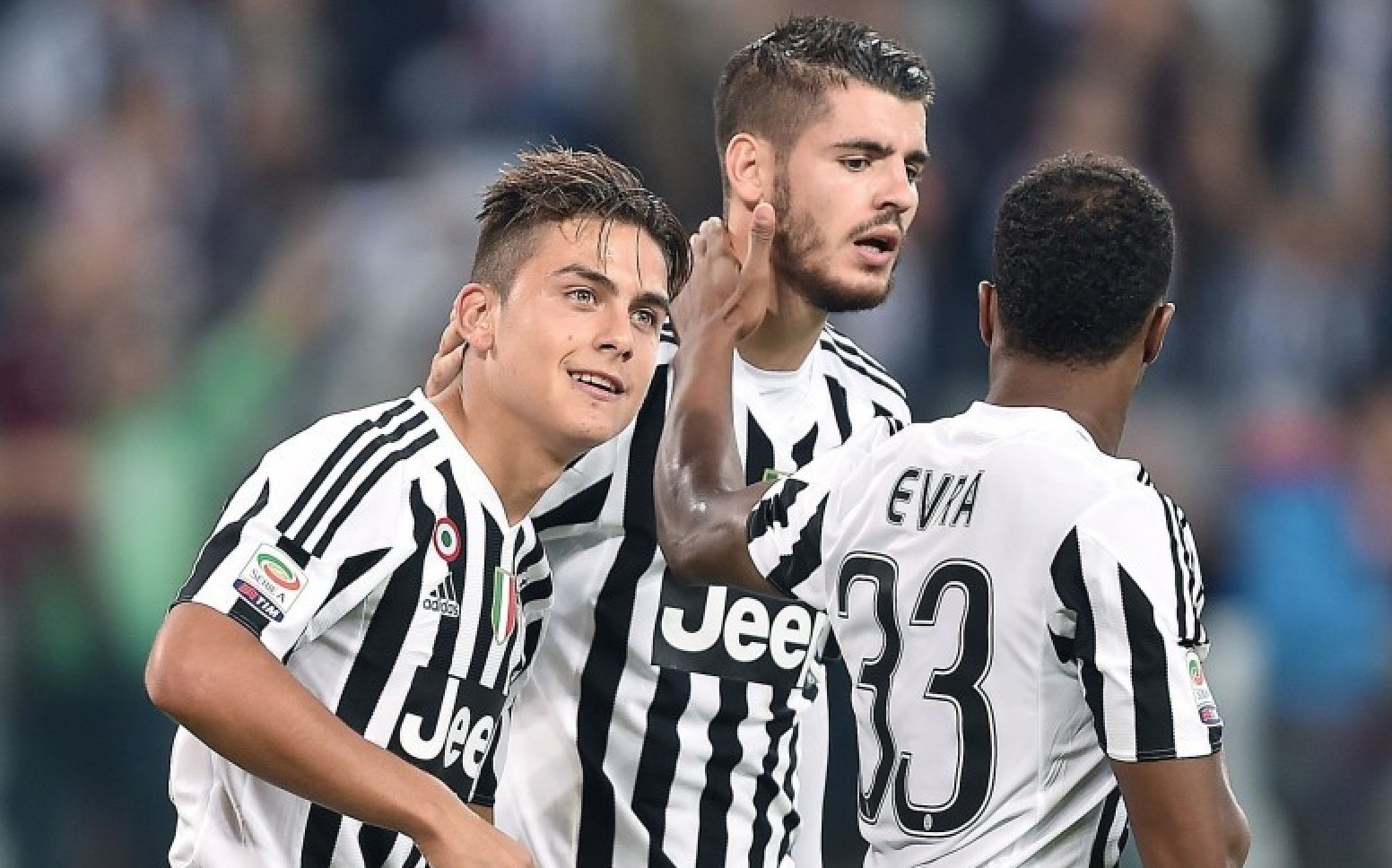 山东泰山推出官方授权球星卡，每盒售价698元（山东泰山发布官方授权球星卡，单盒定价698元）