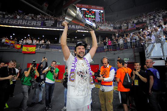 记者：阿隆索昨天没公布名单是在等姆巴佩，强行出战会恶化伤情（记者：阿隆索昨未公布大名单因等待姆巴佩，冒险出战或加重伤情）